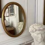 Oval mirror in antique gilded wood