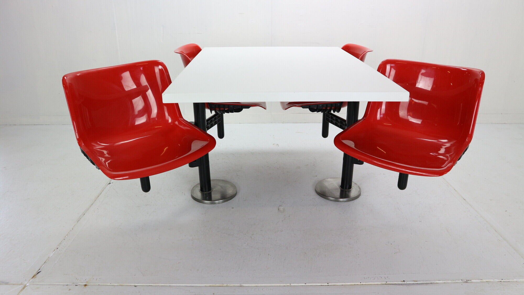Osvaldo Borsani contemporary table and 4 build in chairs for Tecno, 1970s