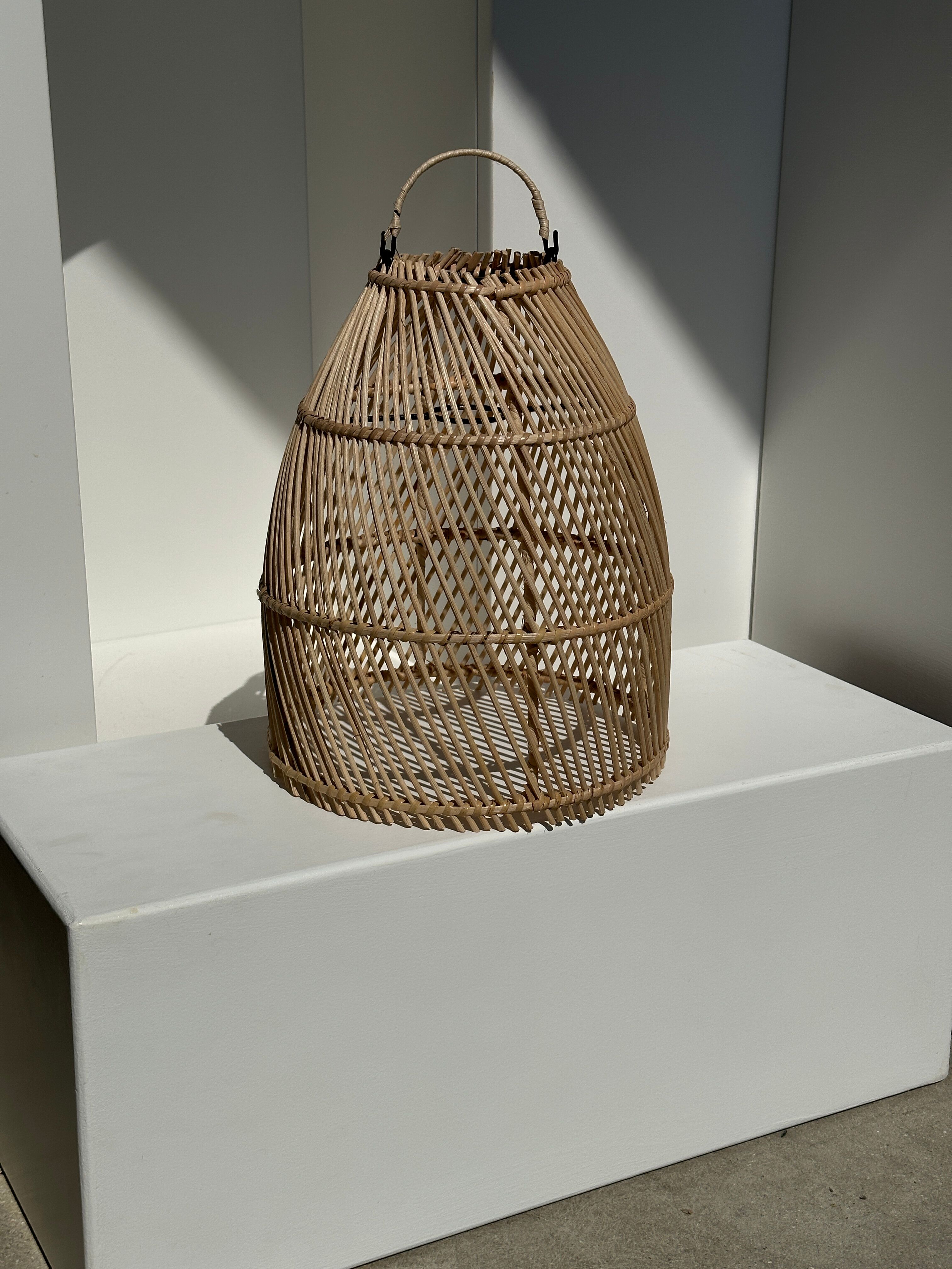 Suspension en rotin en forme de cloche d25 h28