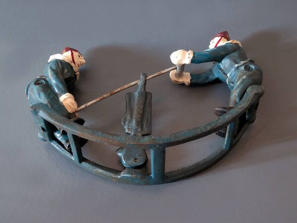 Jouet ancien ''Bascule aux clowns en fonte peinte'' années 1930
