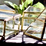 4 anciennes boites à bijoux en verre, laiton et miroir