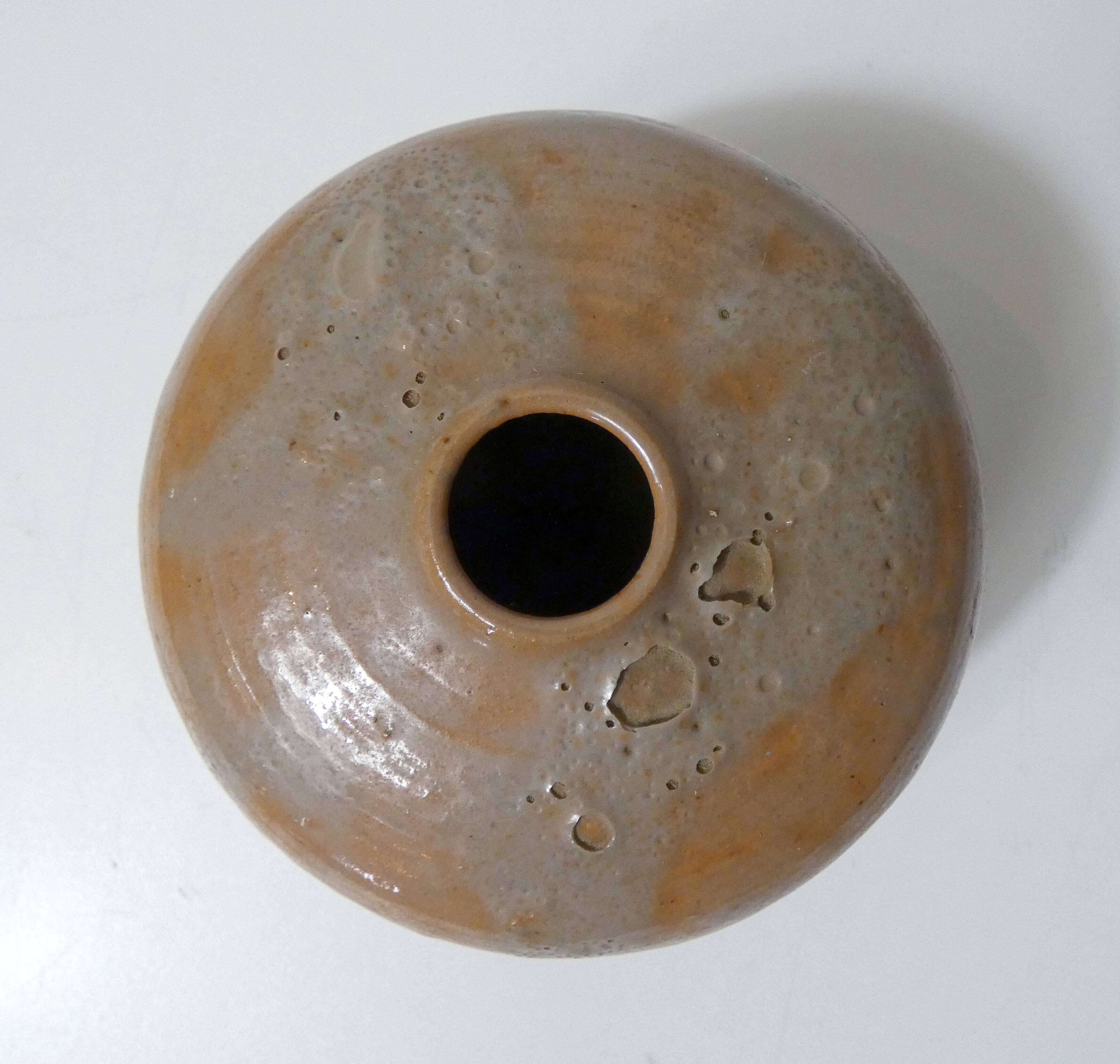 Ancien vase boule en grès texturé design brutaliste vintage signé