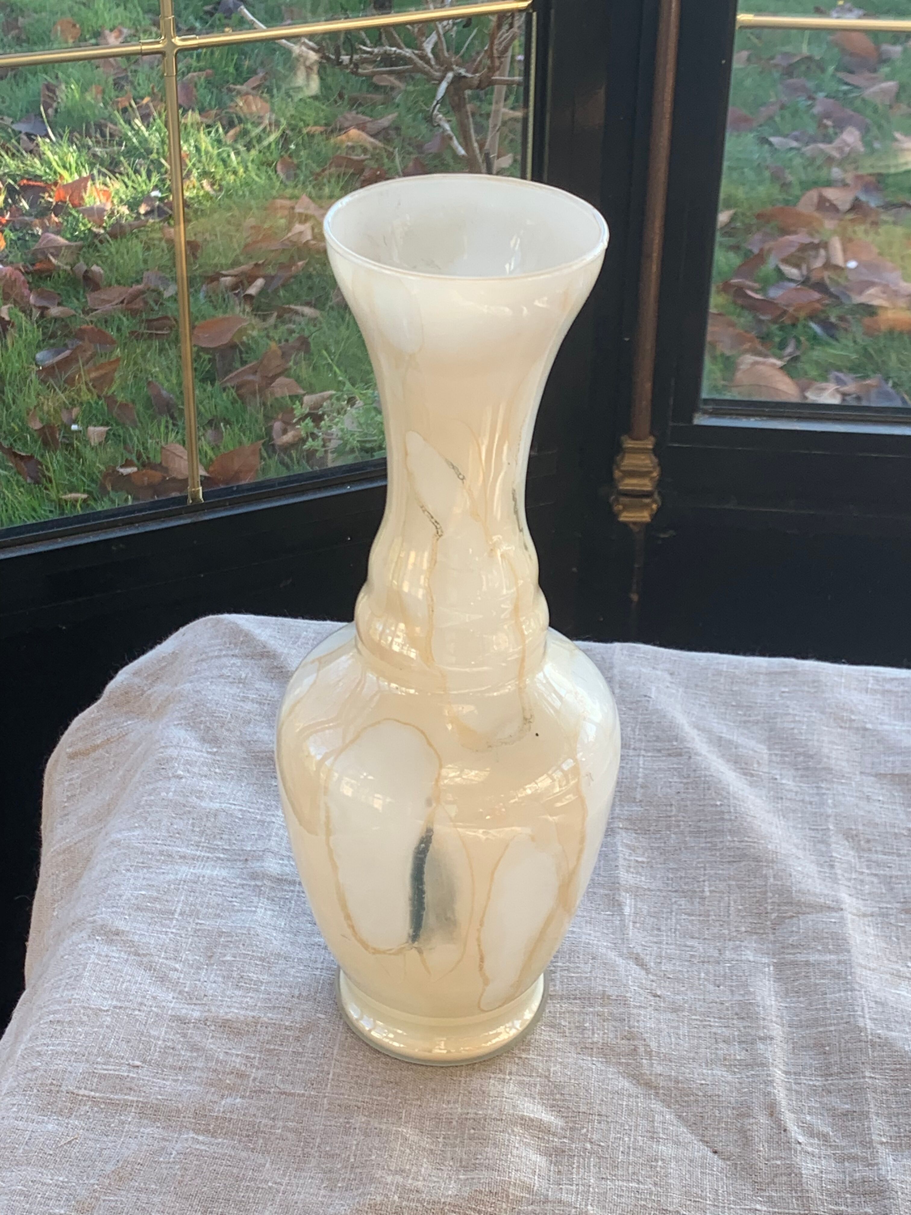 Beige opaline vase vintage marble effect