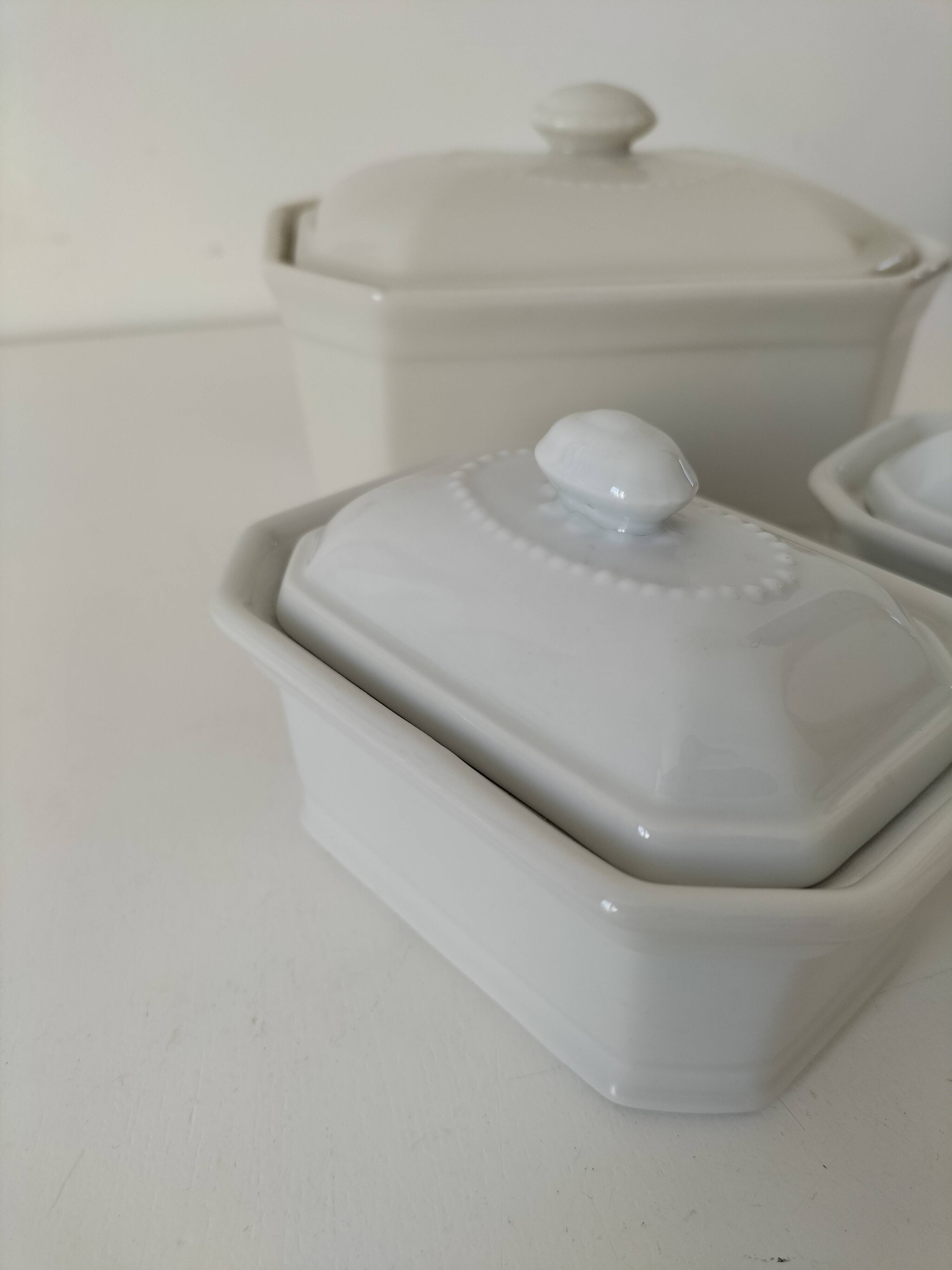 Trio de terrines Apilco porcelaine modèle perlé