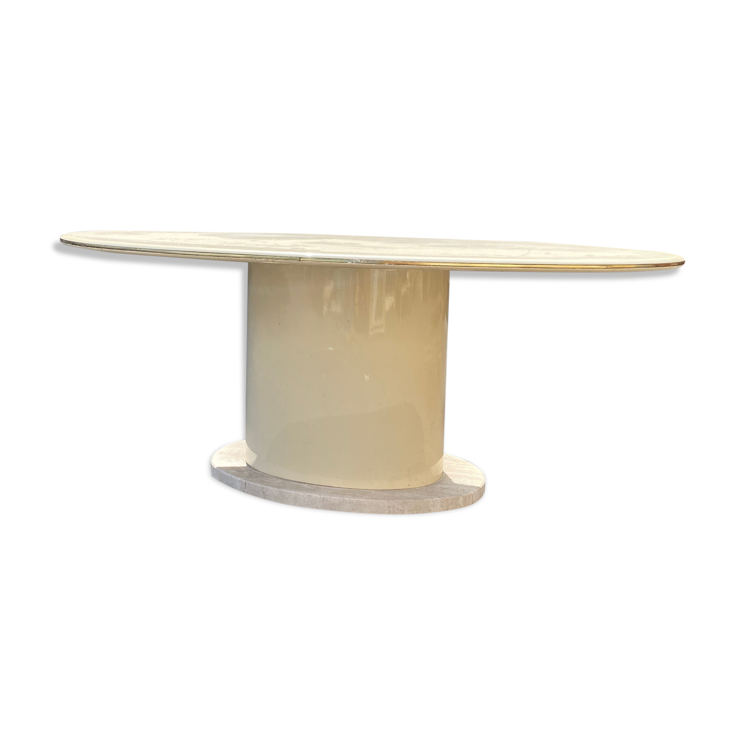 Oval table laned and travertine