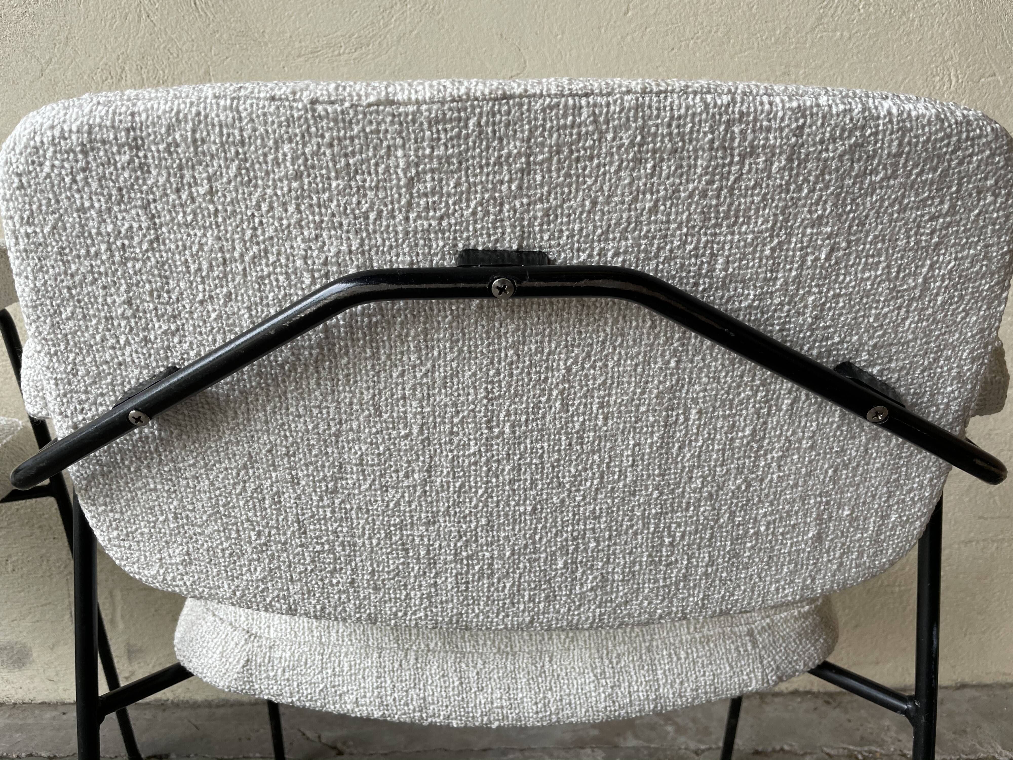 Pair of chairs CM197 by Pierre Paulin, in curly wool