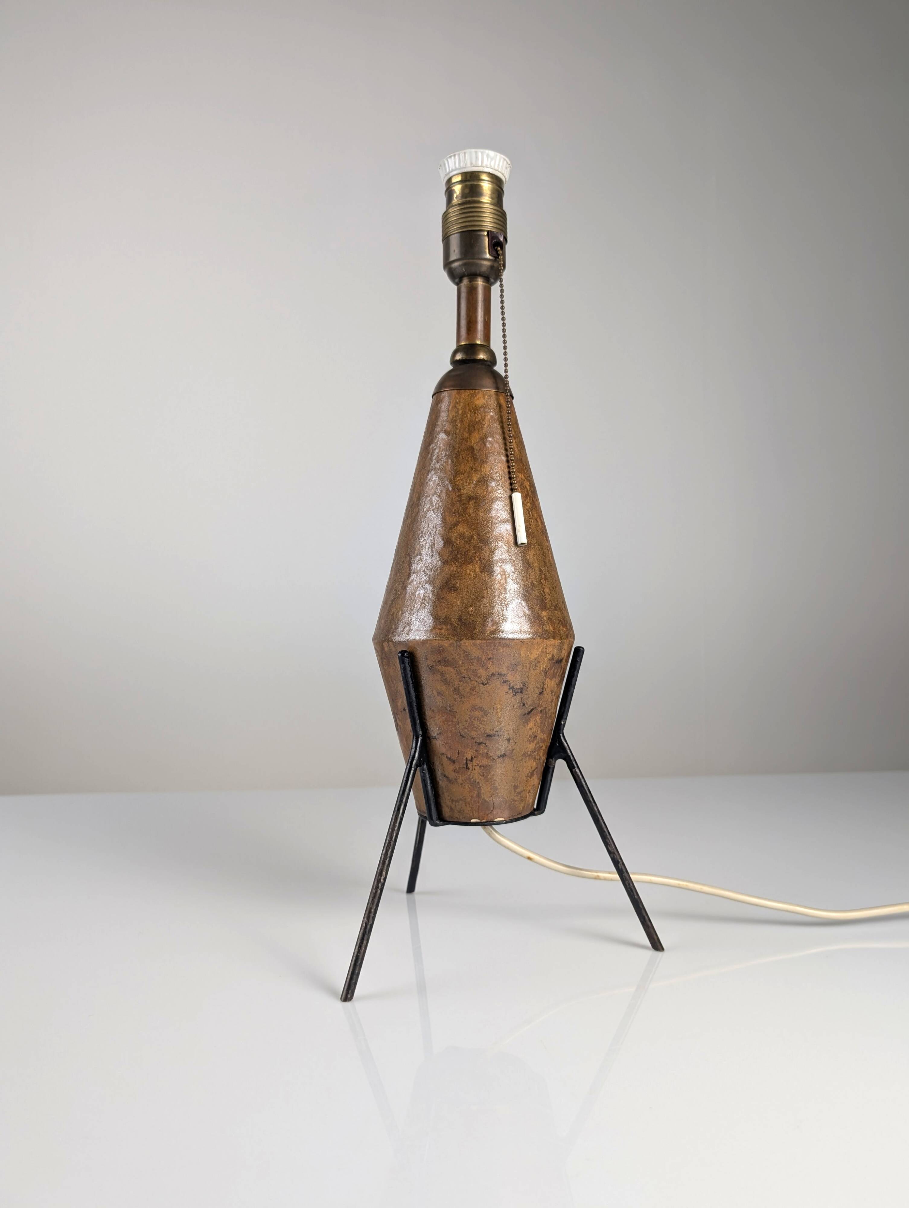 Lampe de table brutaliste en céramique et fer, années 1950 1 200 €