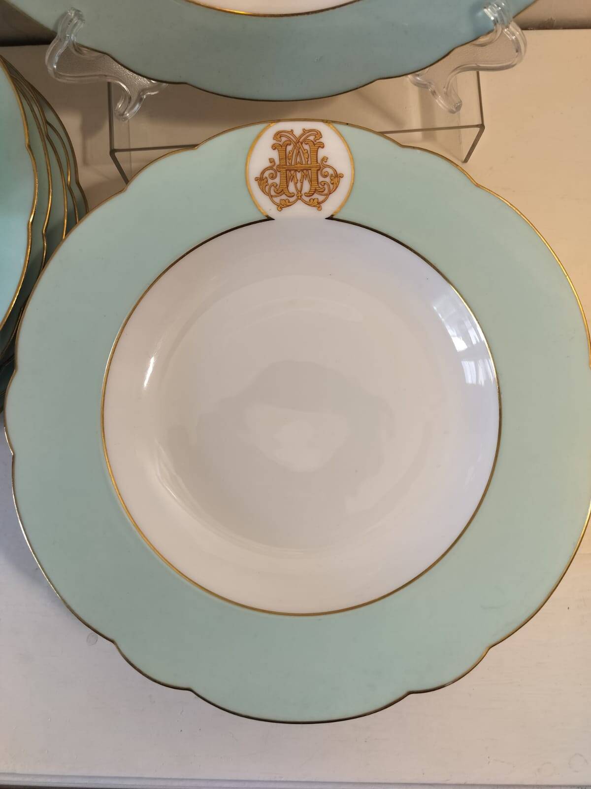 Service de 12 assiettes en porcelaine de Paris - H. Béziat / Maison Blender