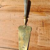 Old cake or pie server