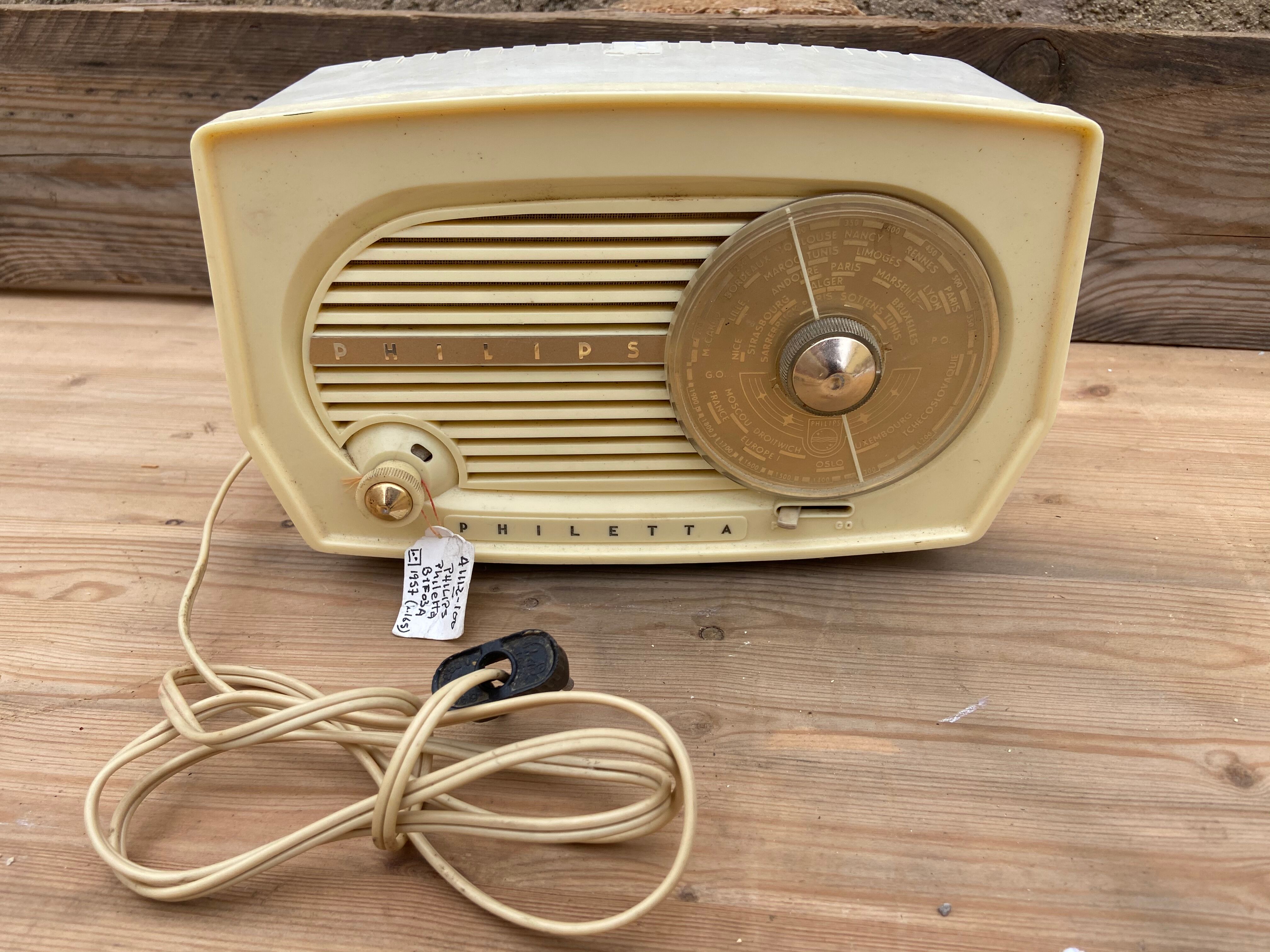 Authentic Radiola Radio