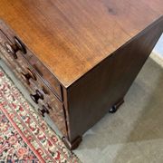 Victorian English commode from the 19th century in mahogany.