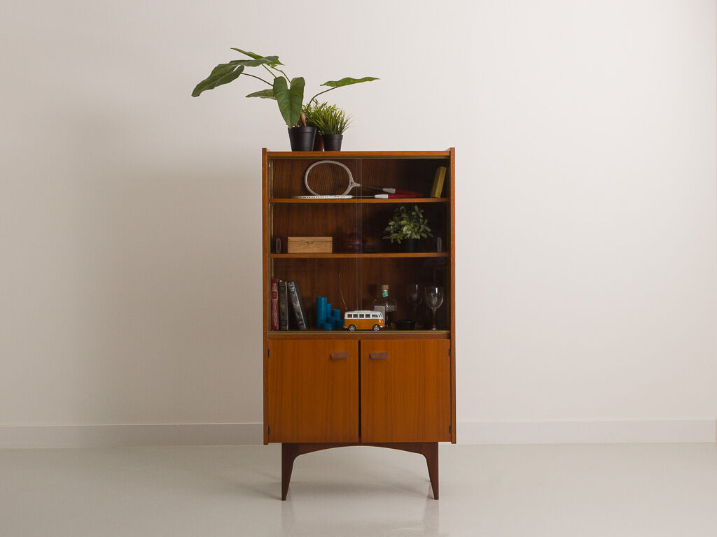 Teak sideboard consisting of a showcase with shelves and a double door
