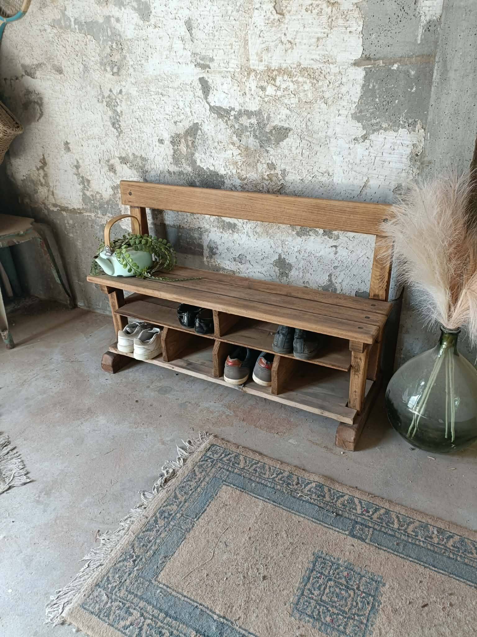 Entrance bench