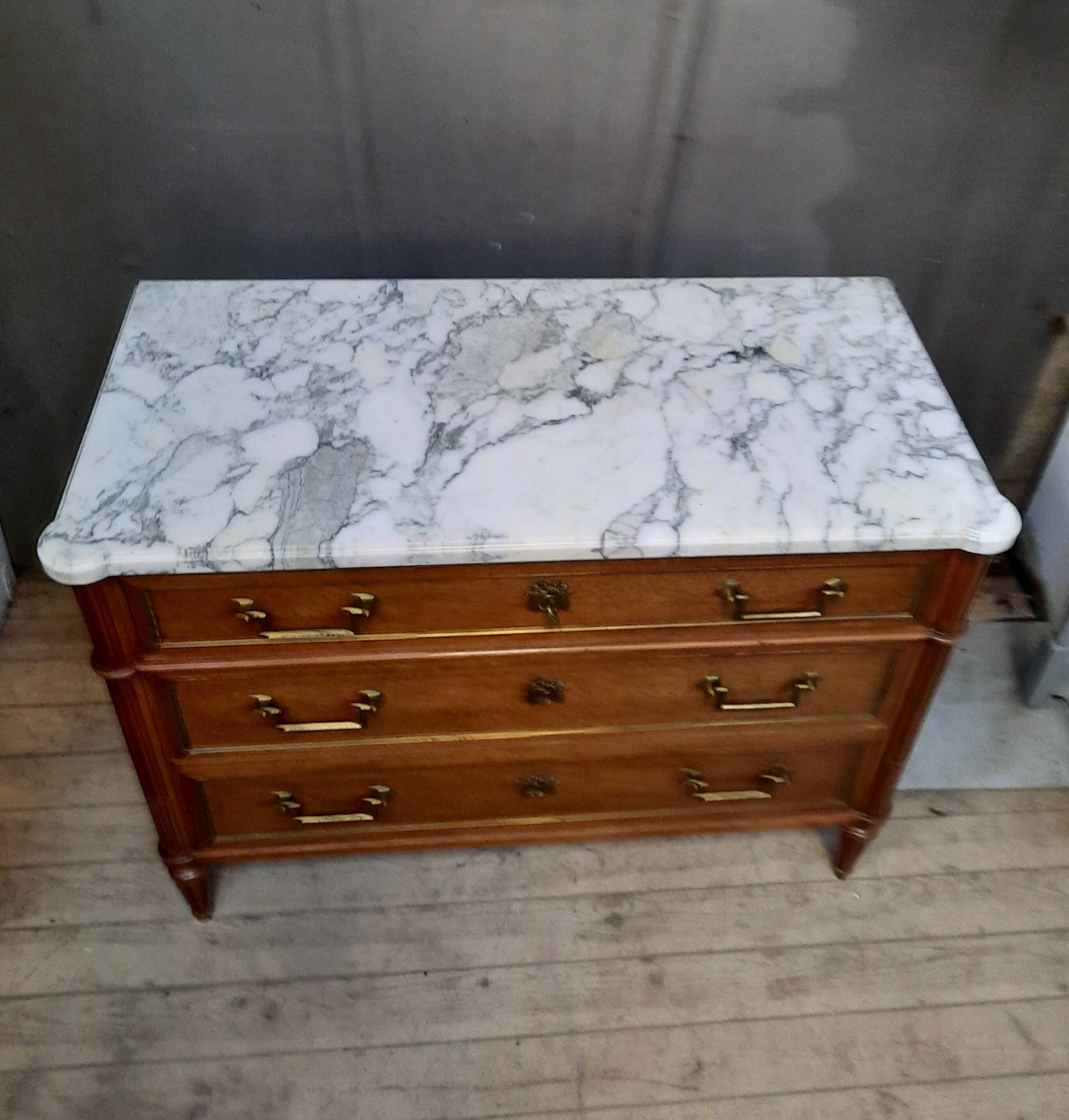Commode  style Louis XVI