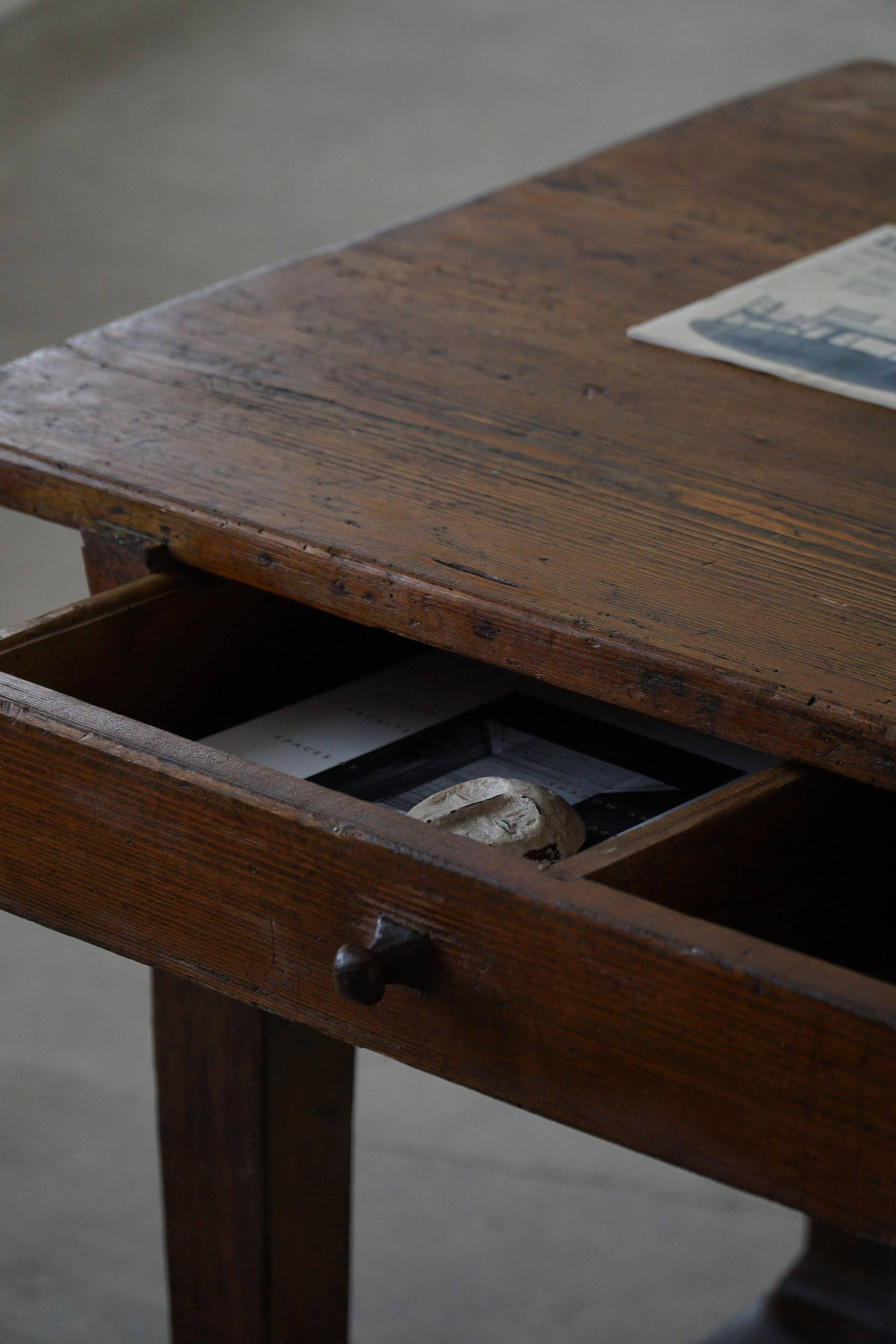 Primitive side table from the early 19th century in pine, Danish baroque cabinetmaker.