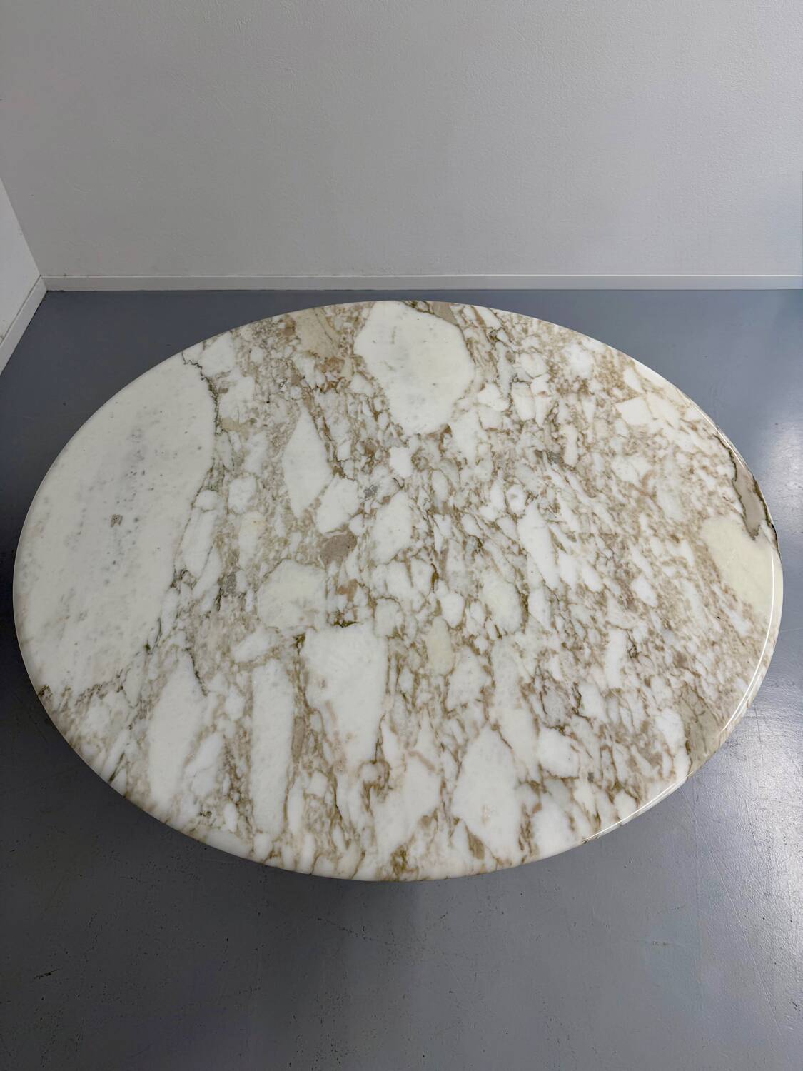 Round marble table T69 design Osvaldo Borsani for Tecno year 70