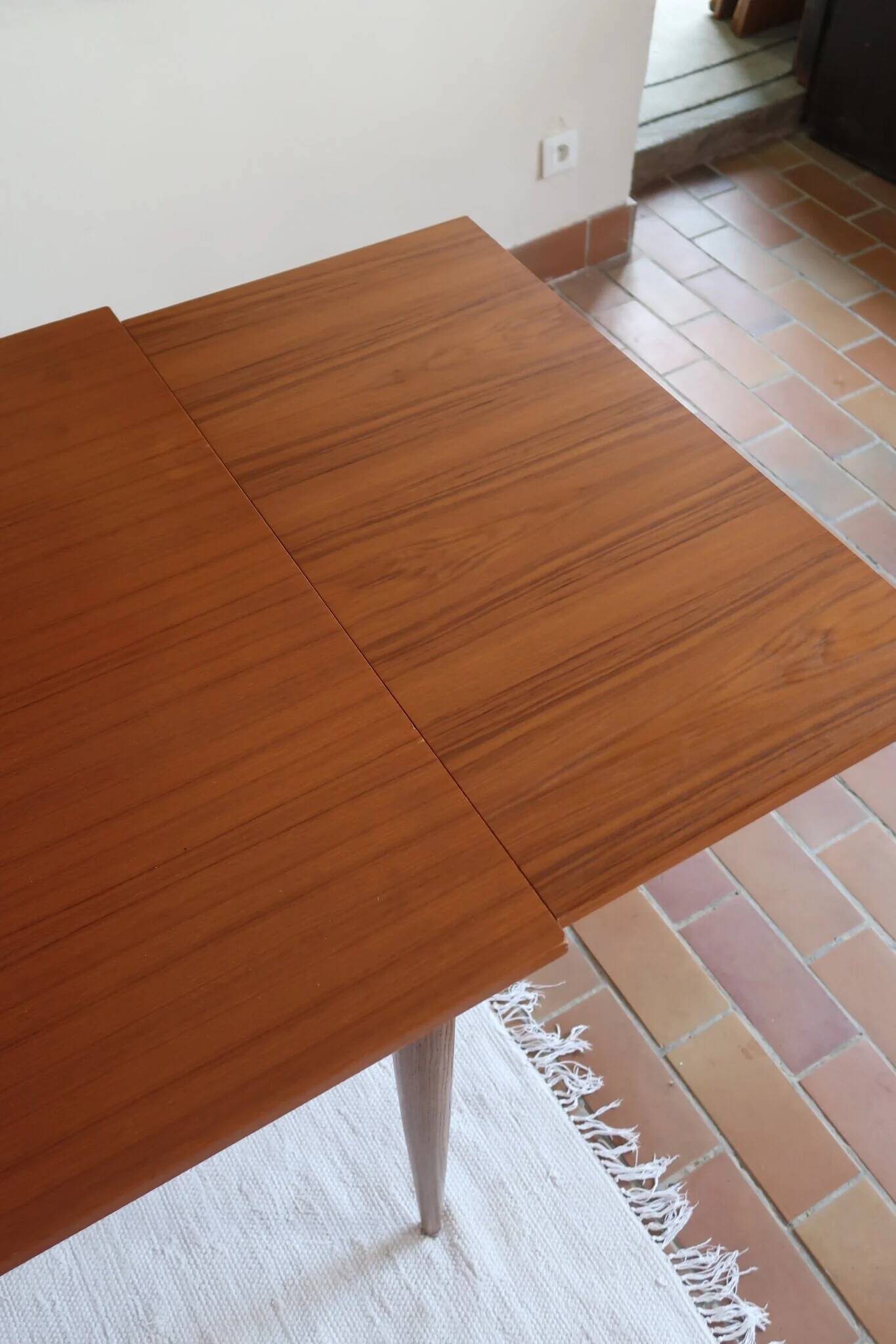 Extendable dining table in teak, tapered legs, 1960s.