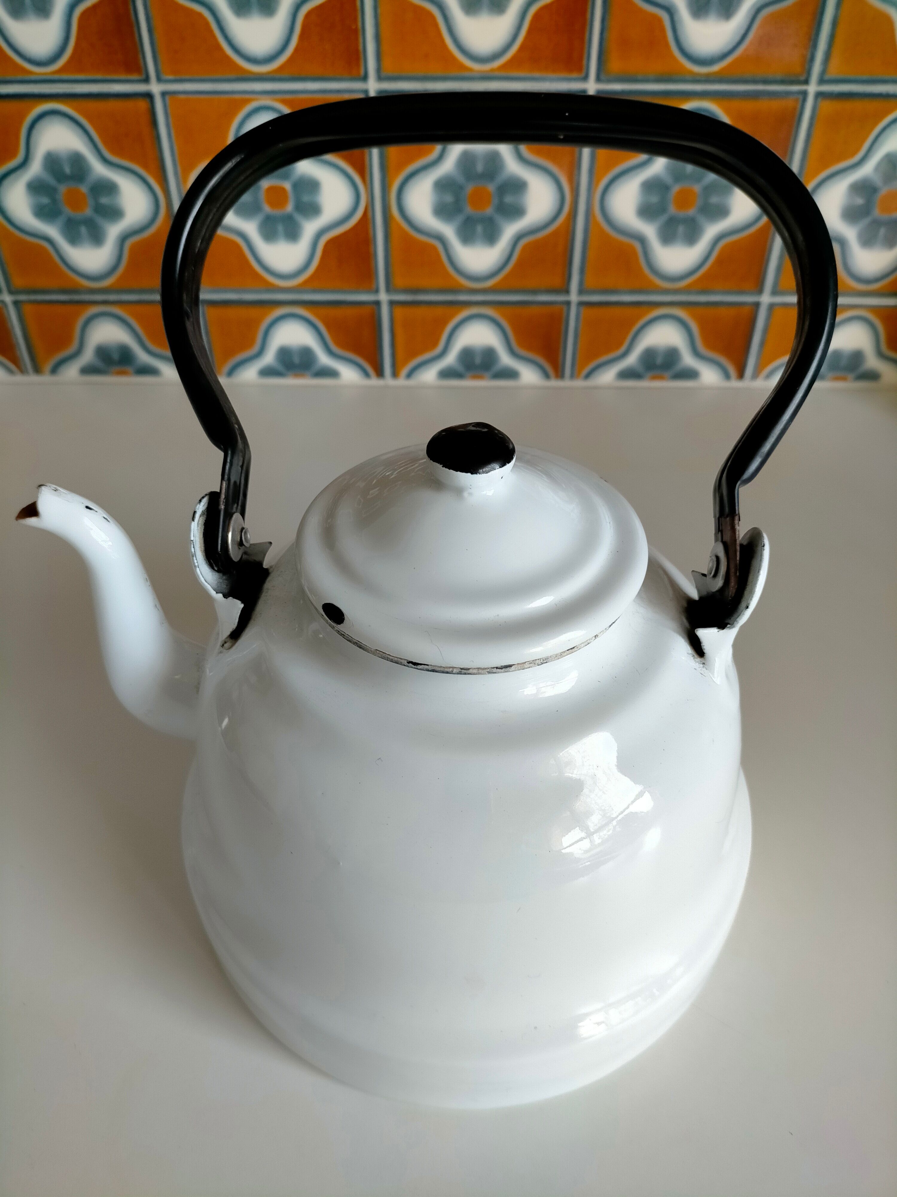 Enamelled kettle