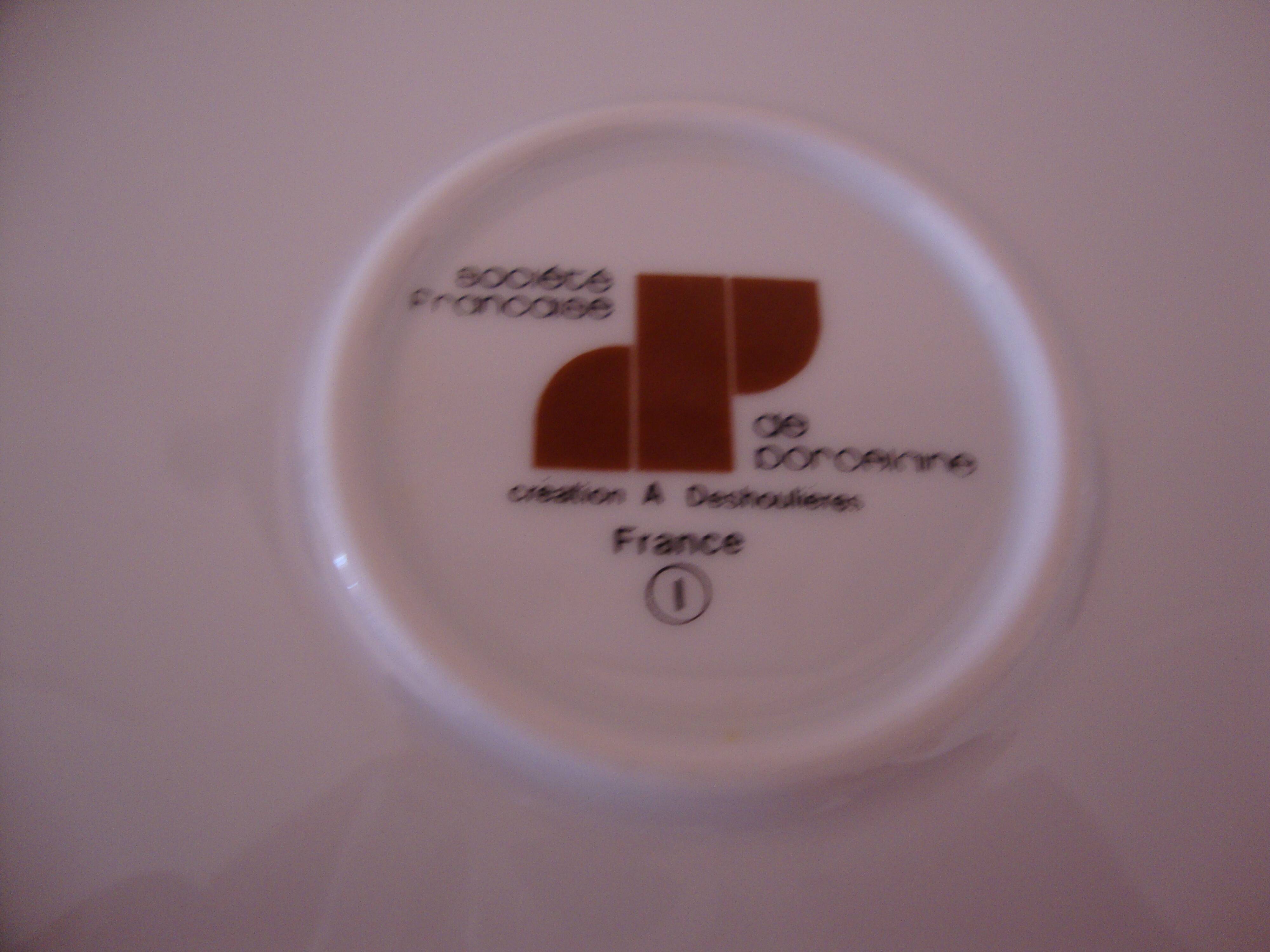 Round hollow dish in fine white porcelain Creation A. Deshoulières