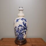 Ceramic lamp with Asian decoration with matching lampshade.