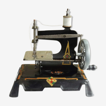 Baby sewing machine years 20-30