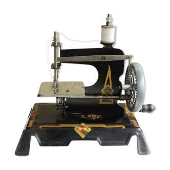 Baby sewing machine years 20-30