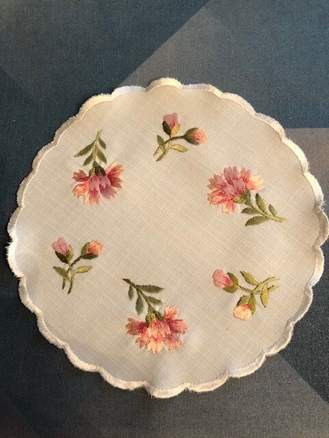 round placemat 22cm (carnations)