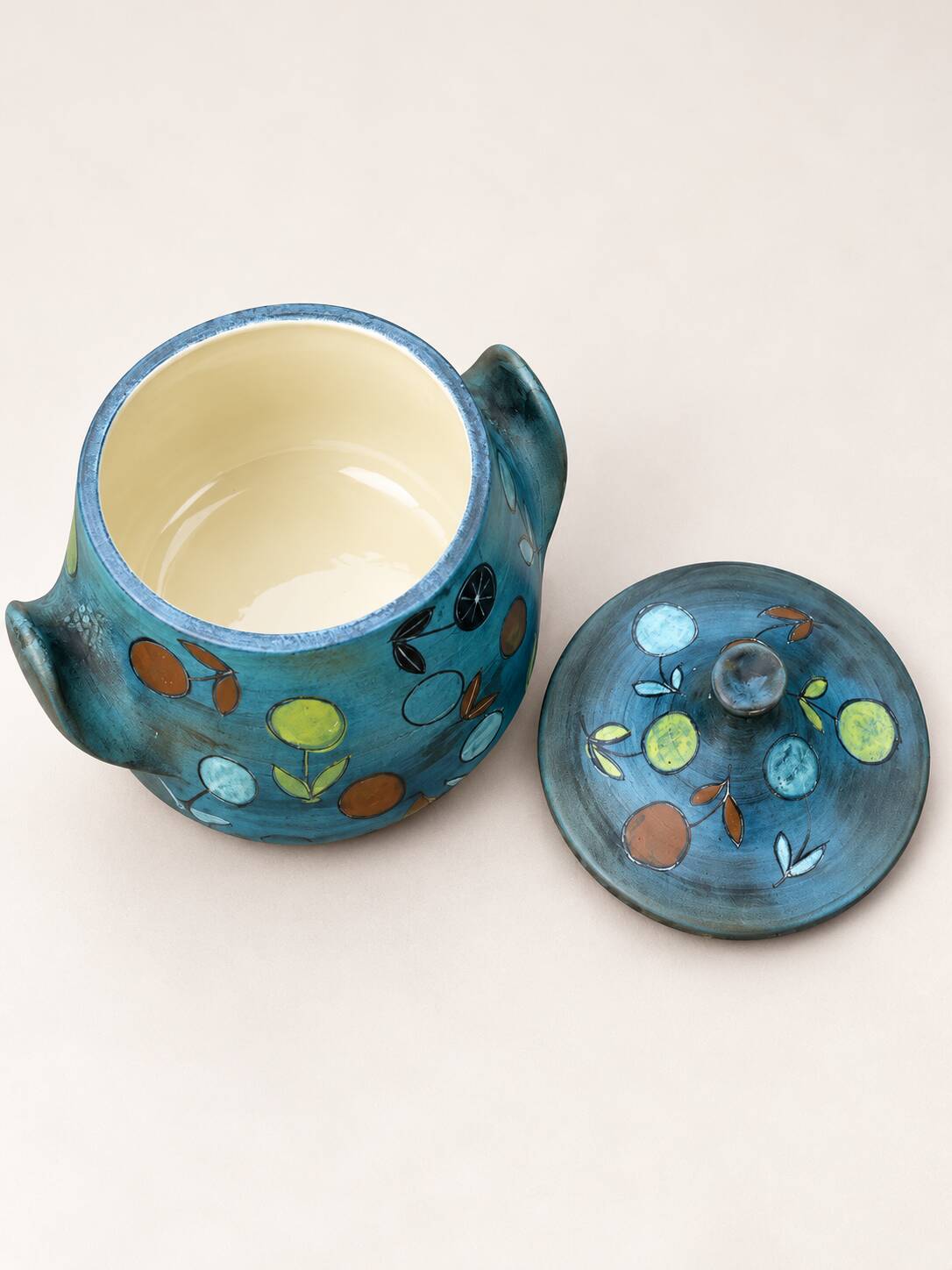 Vintage ceramic soup tureen with floral decoration.