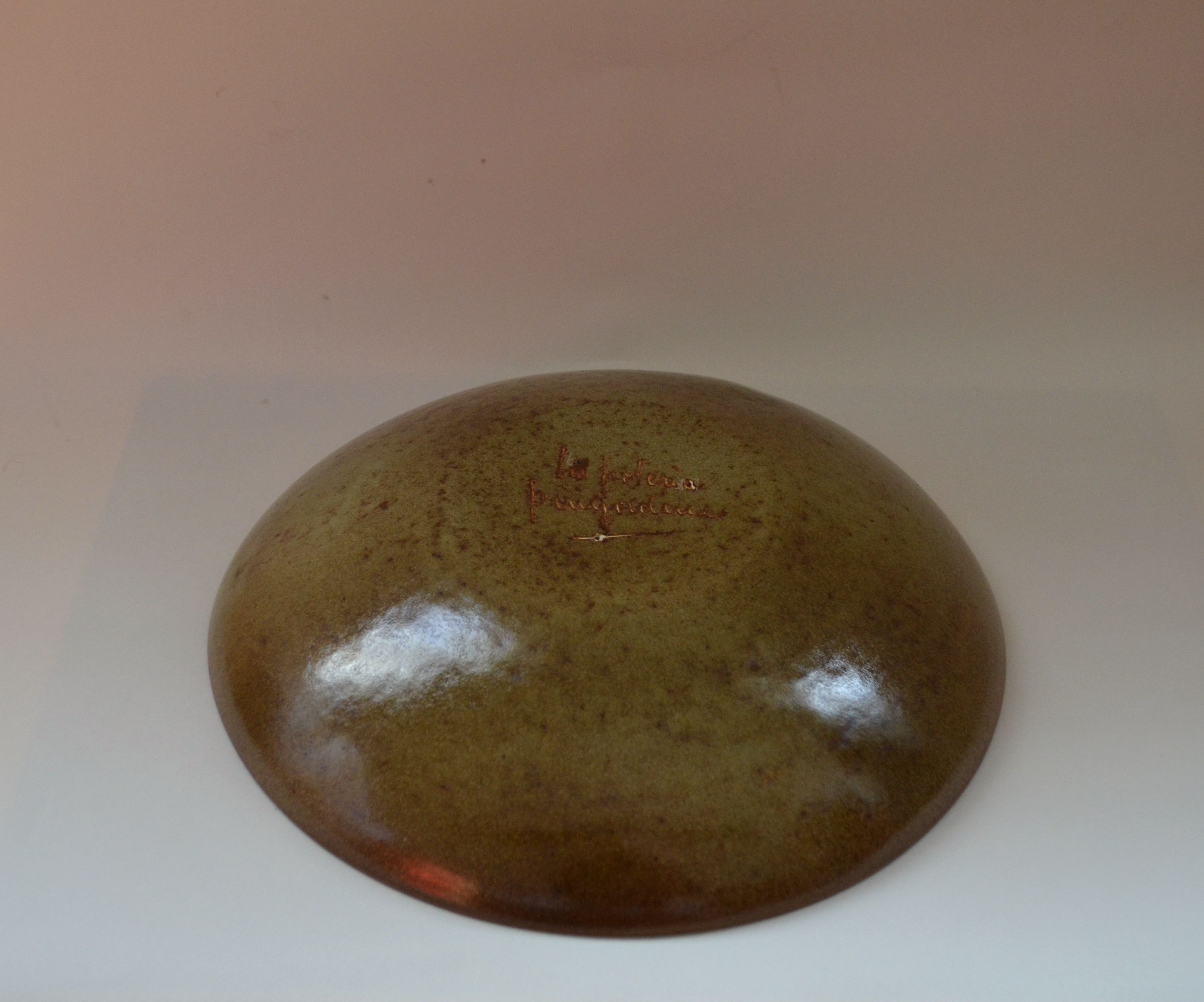 Sandstone fruit basket by Jean Varoqueaux- Plat La Poterie Périgordine