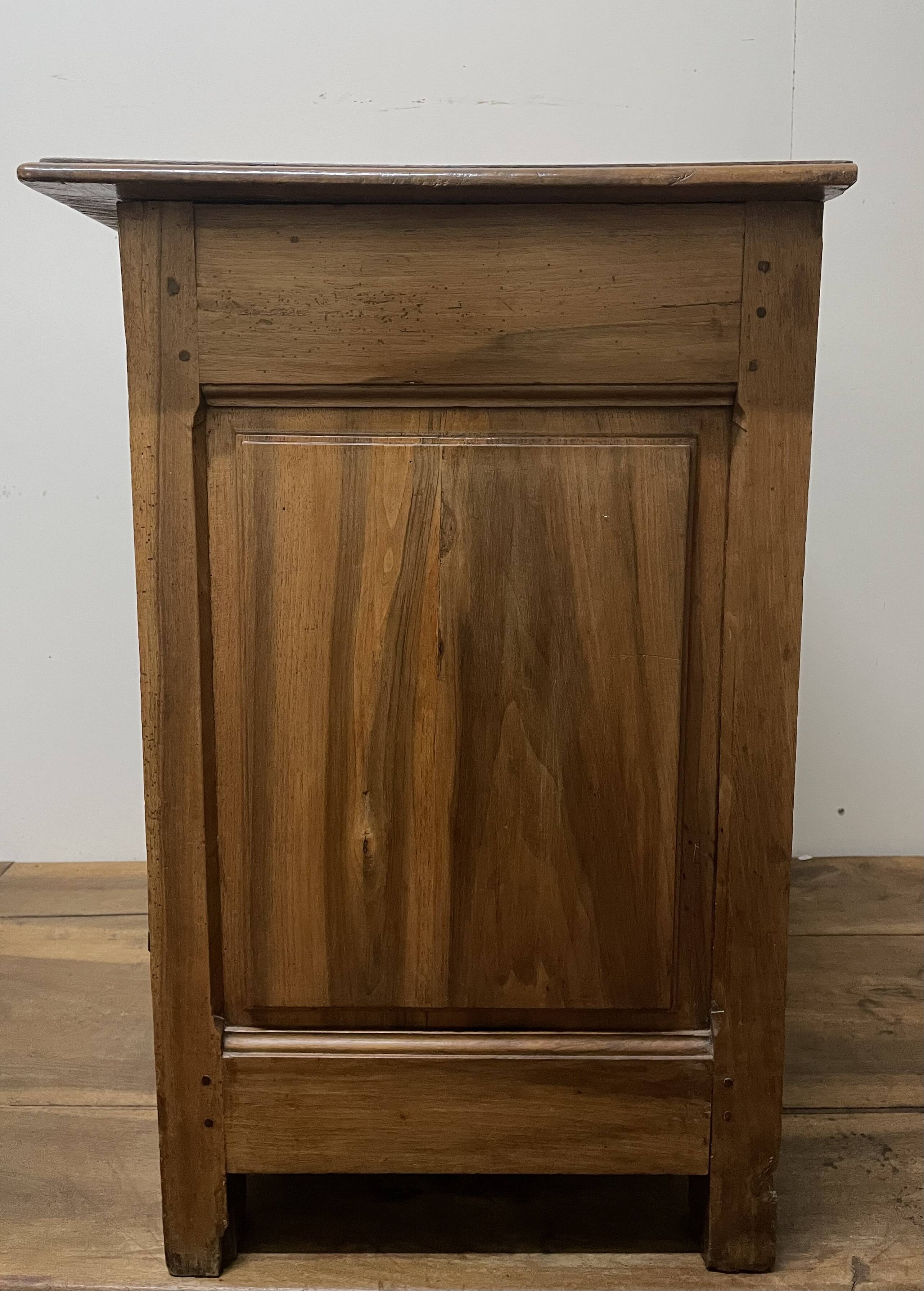 Small Community Furniture in Walnut from the end of the 18th century