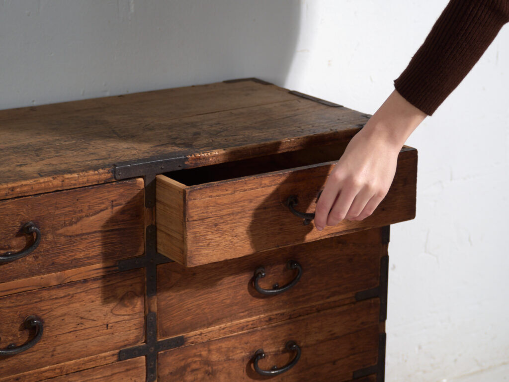 Small antique chest of drawers – Meiji/Taishō period (c. 1890-1926) #90