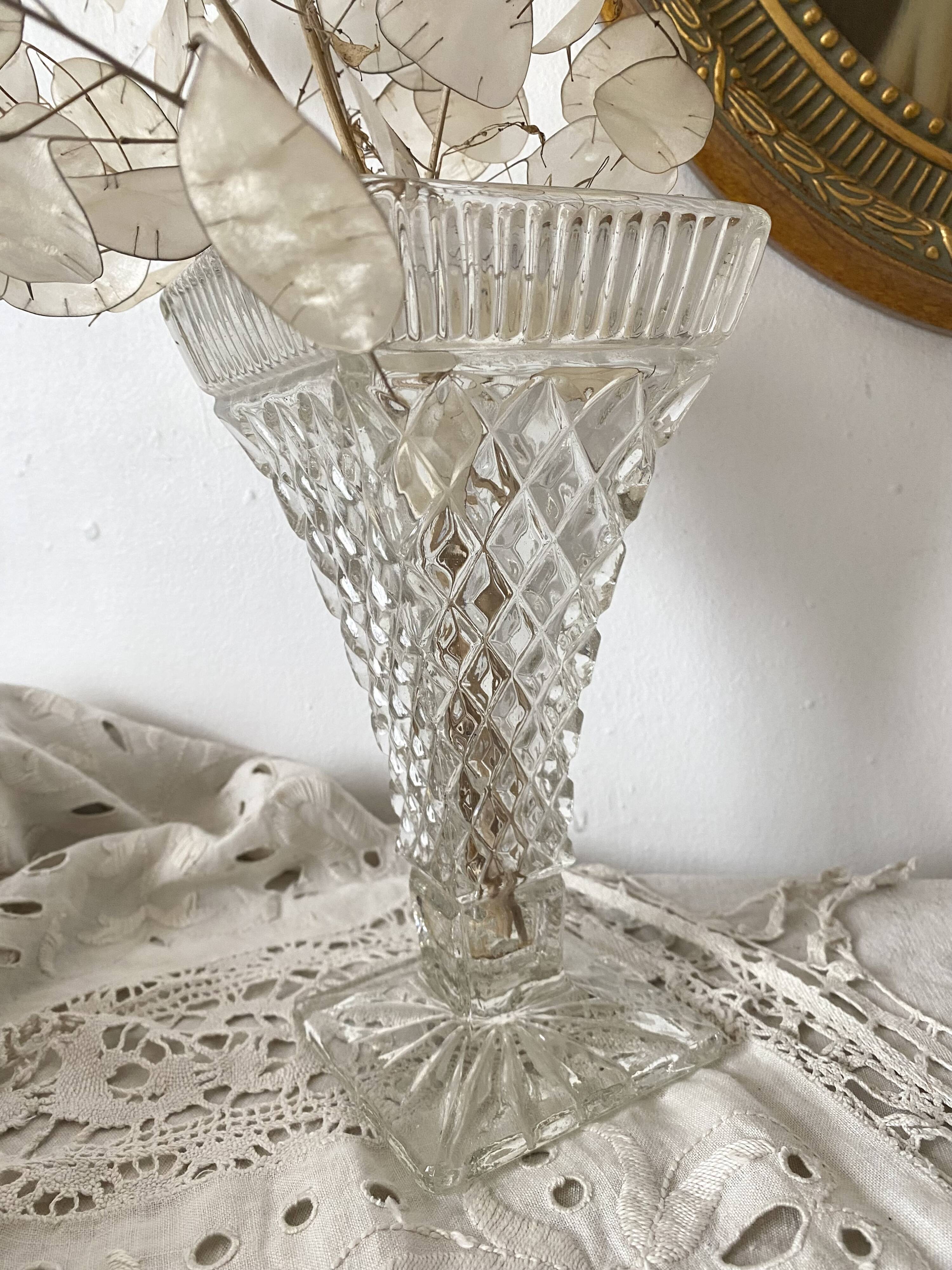 Vintage cornet-shaped vase, 1960s