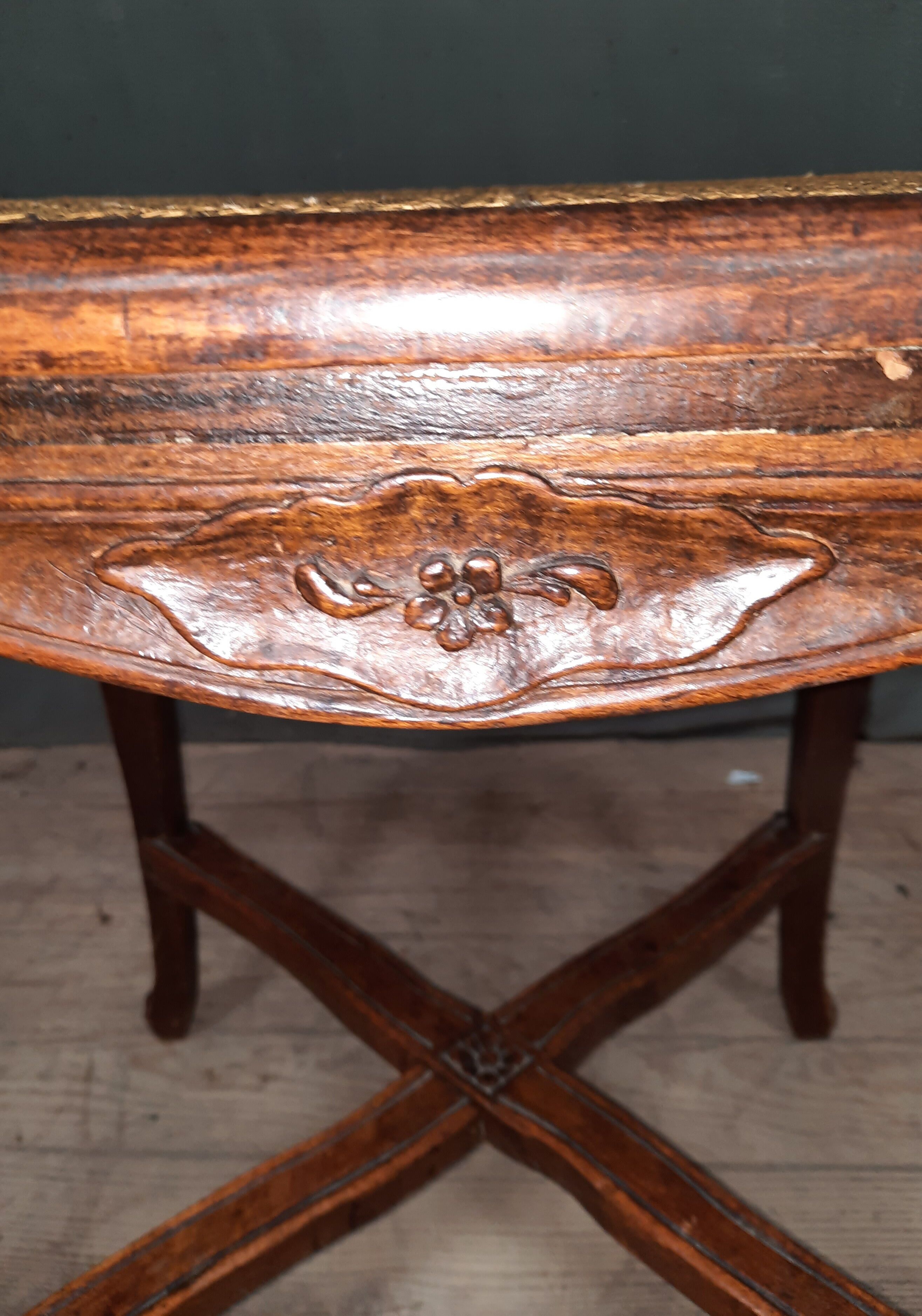 Eighteenth period canned pouf