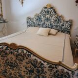 Venetian style bed