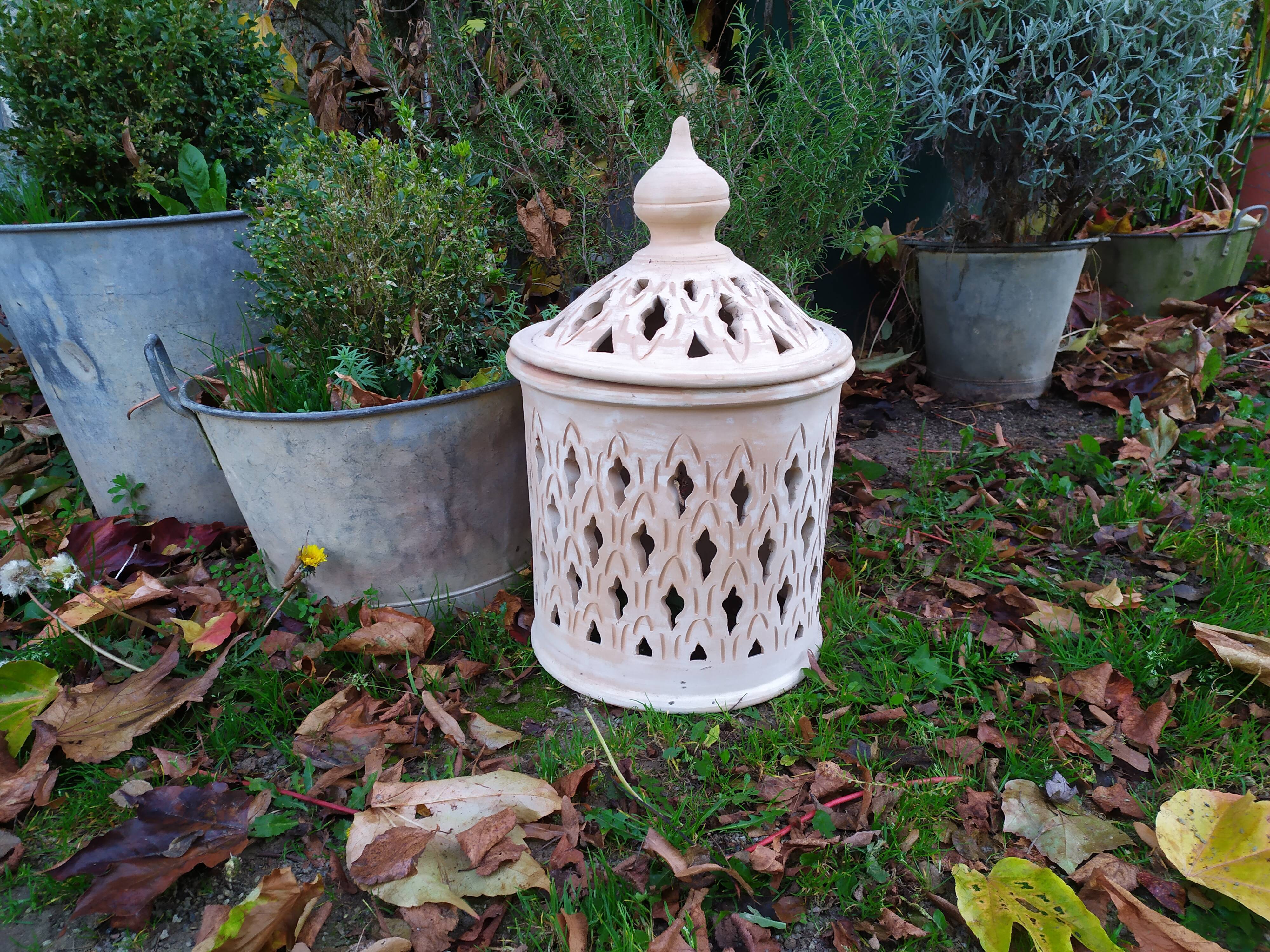 Poterie marocaine , lanterne , terre cuite