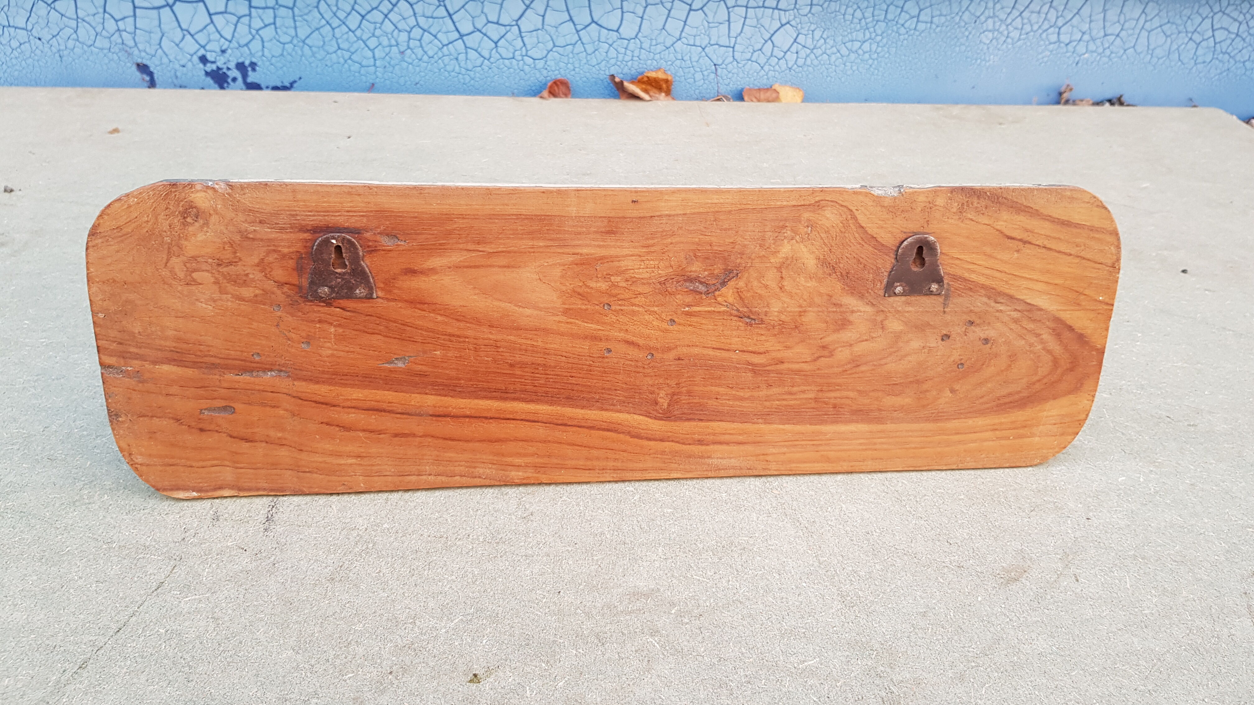 Ecru solid teak coat hook with 3 cast iron hooks