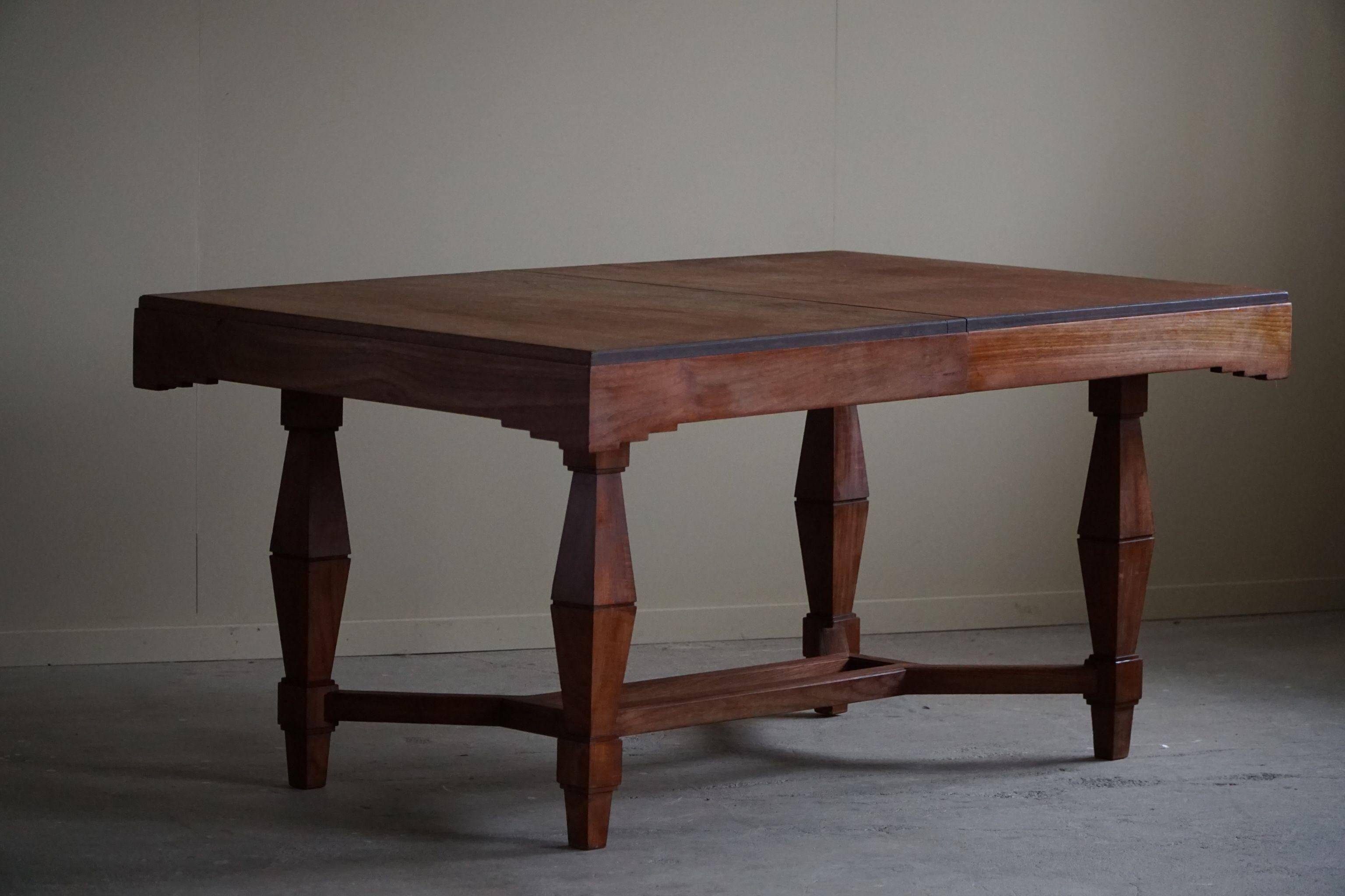 Art Deco dining table in teak, with butterfly extension, Danish cabinetmaker, 1940s.