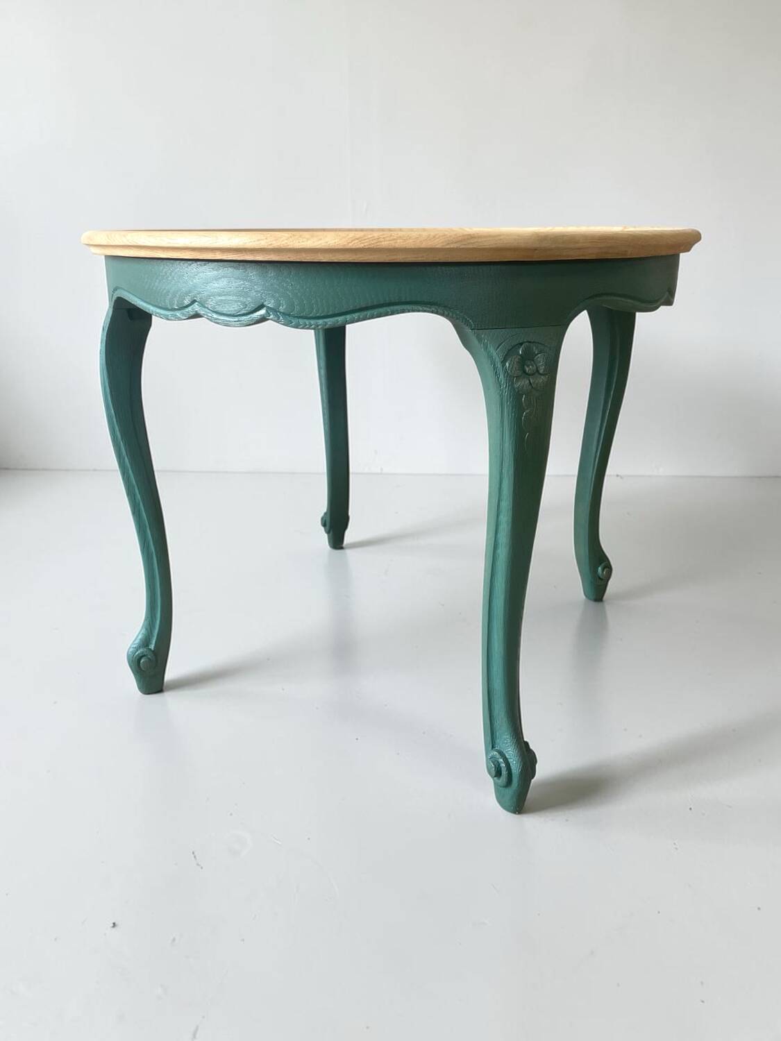 Vintage Louis XV style guéridon in renovated oak.
