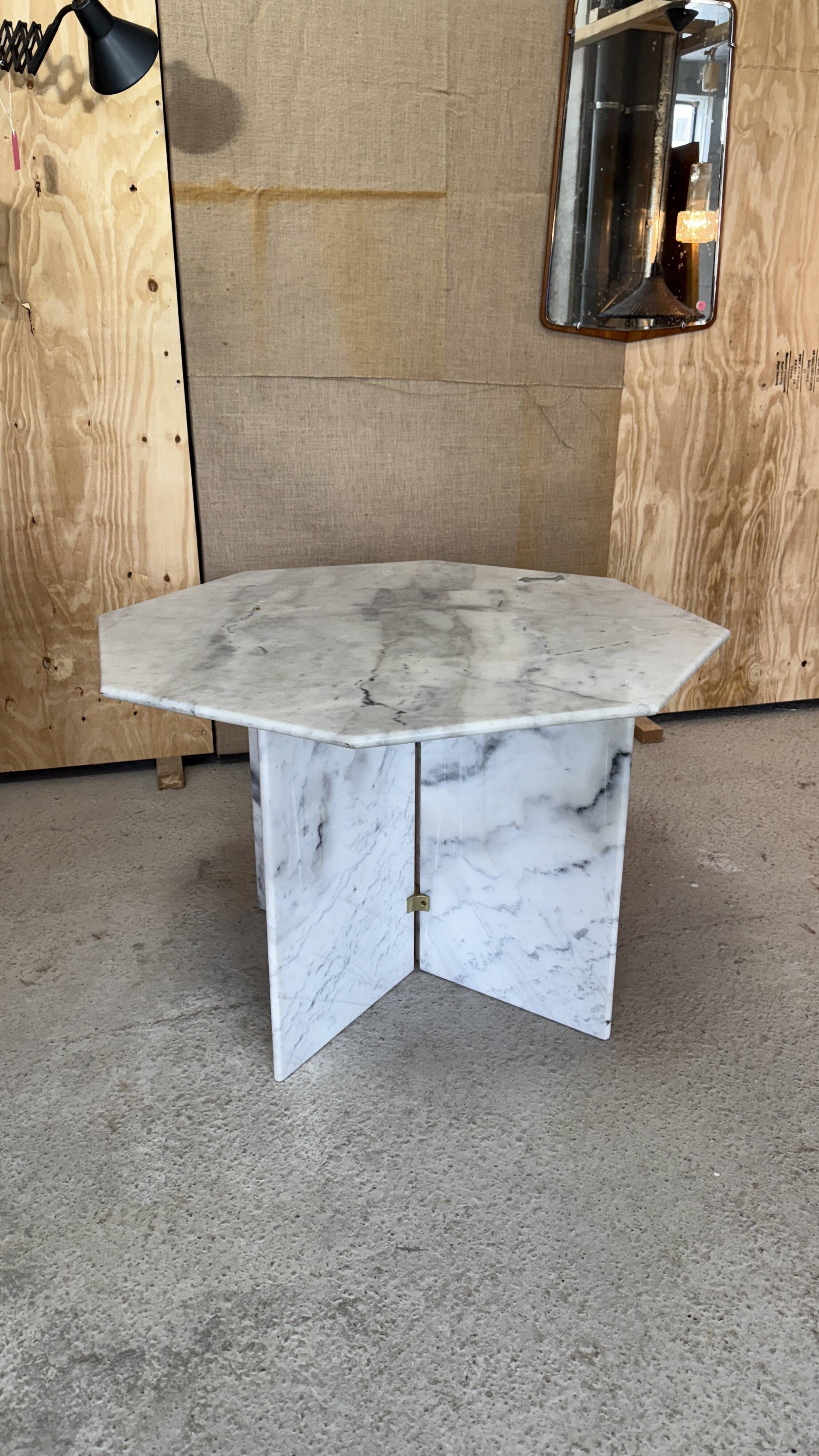 Table à manger en marbre