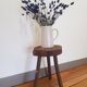 Tripod brulatist tabouret