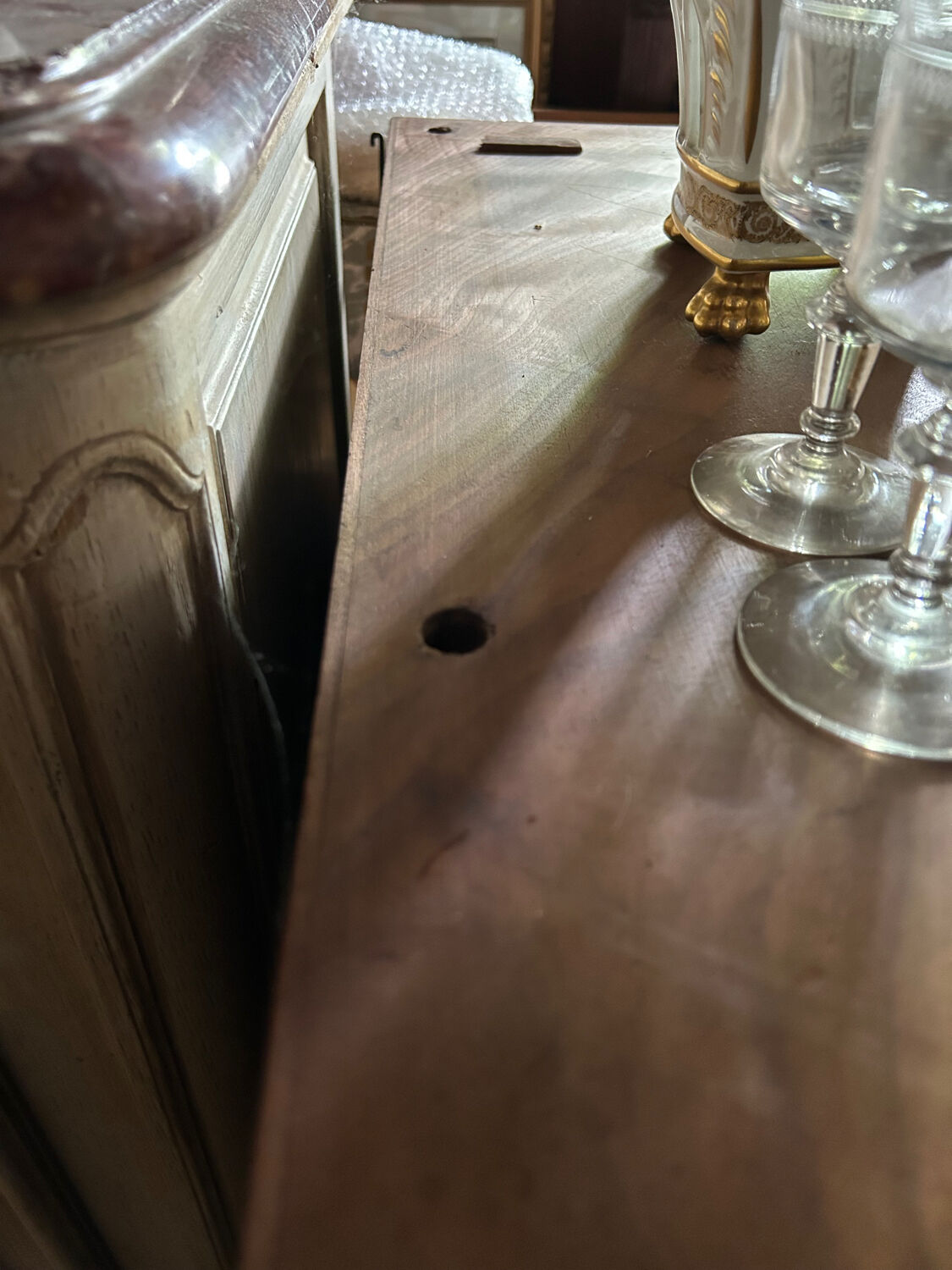 Pickled mahogany veneer neck