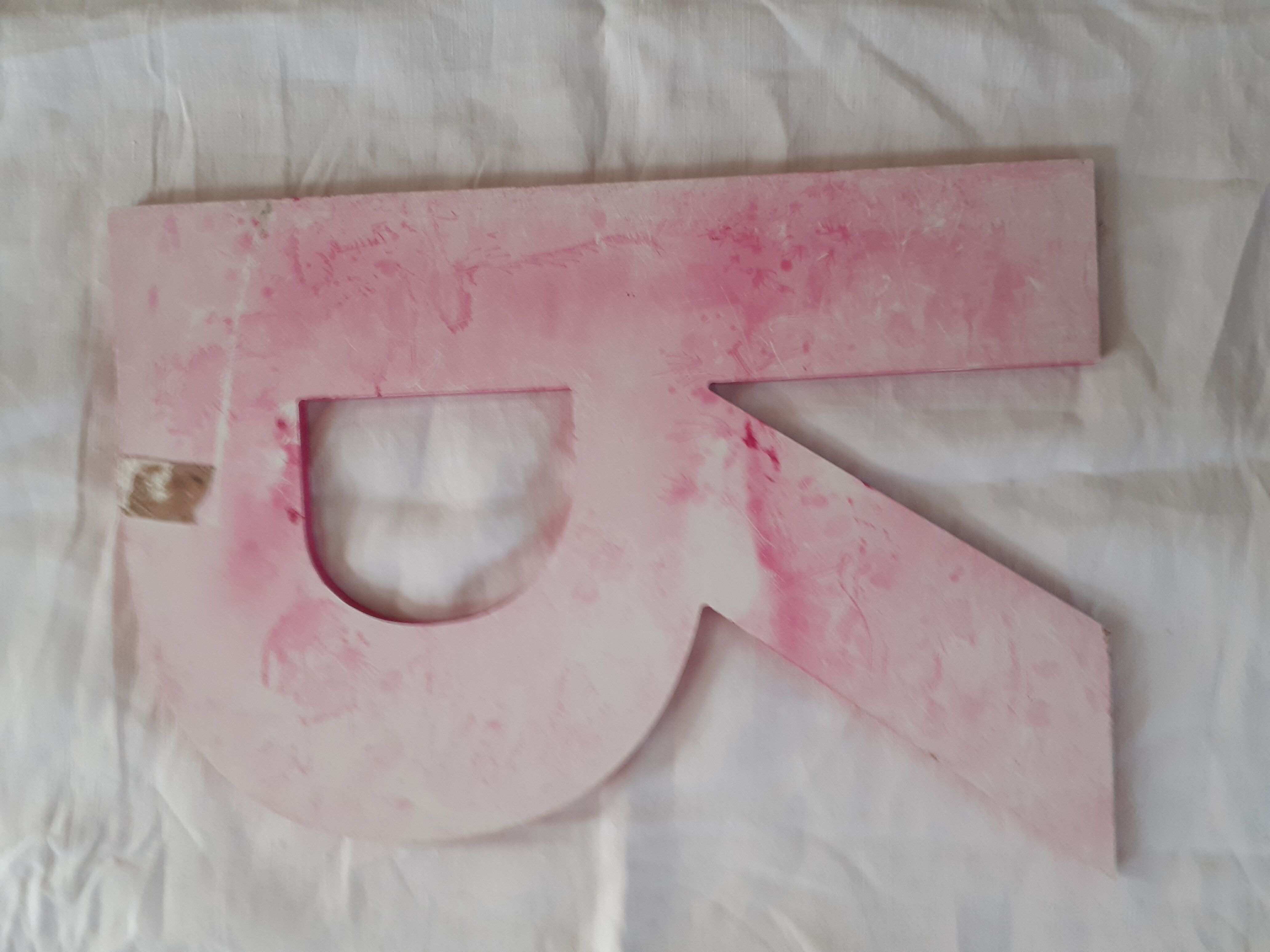 Pink letter r