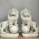 Paire de lions en marbres blancs