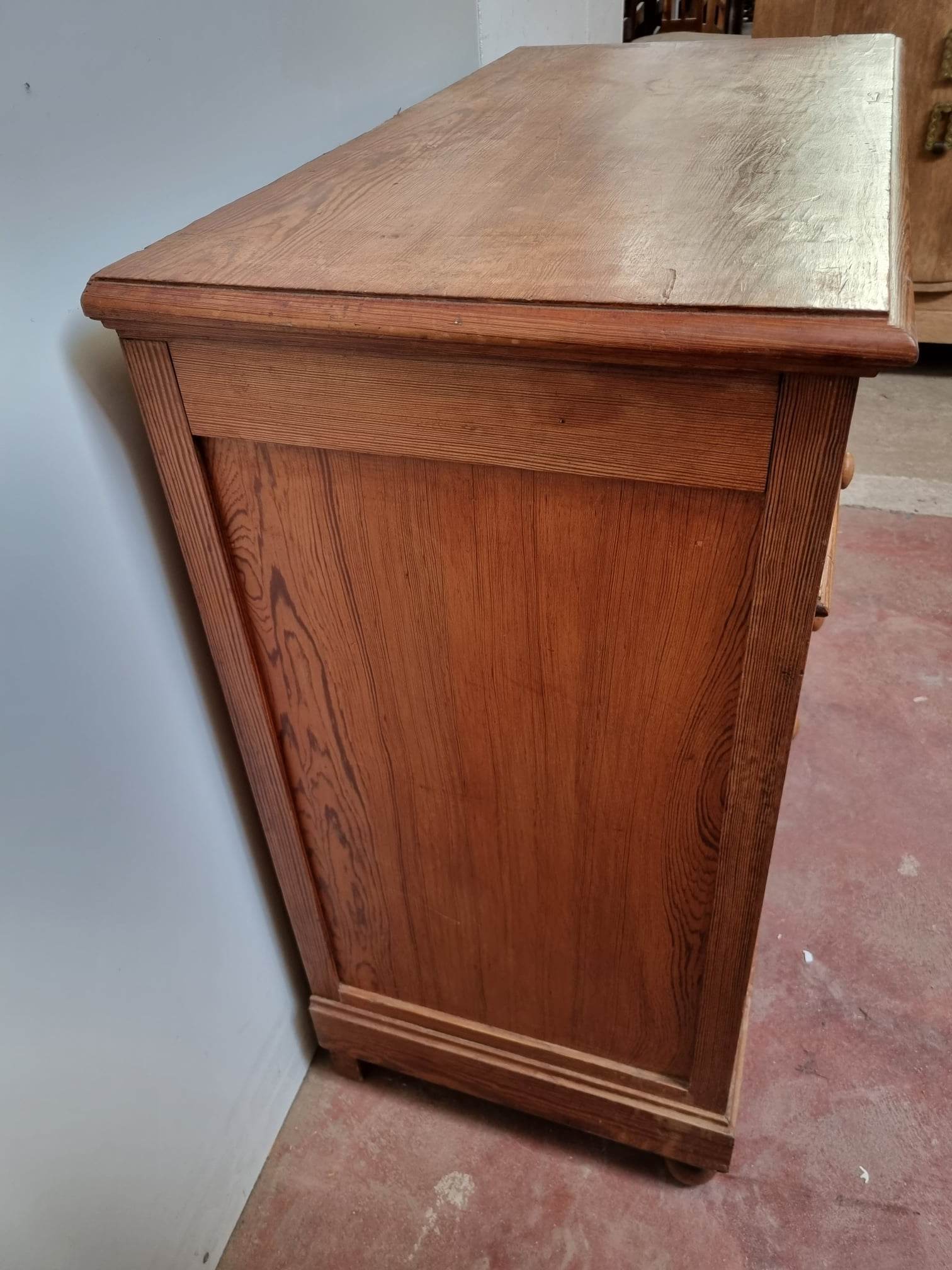 Pitchpin washbasin chest of drawers