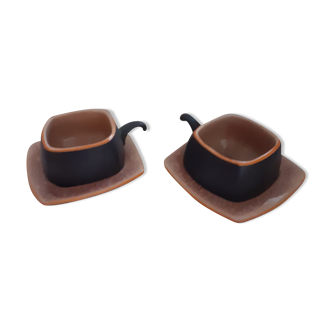 Duo de tasses en grès vernissé et mat avec soucoupes.