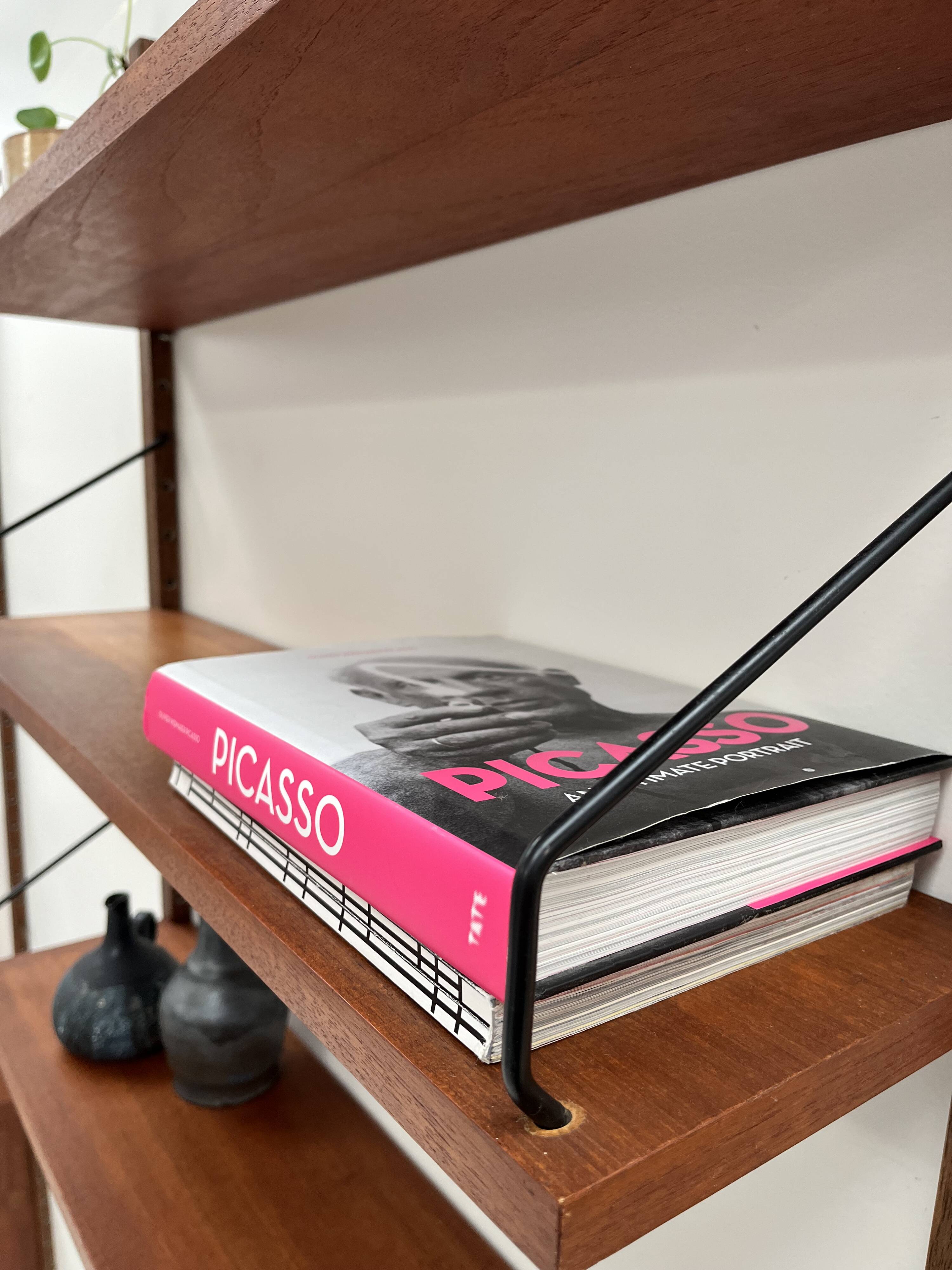 Meuble mural par P. Cadobvius