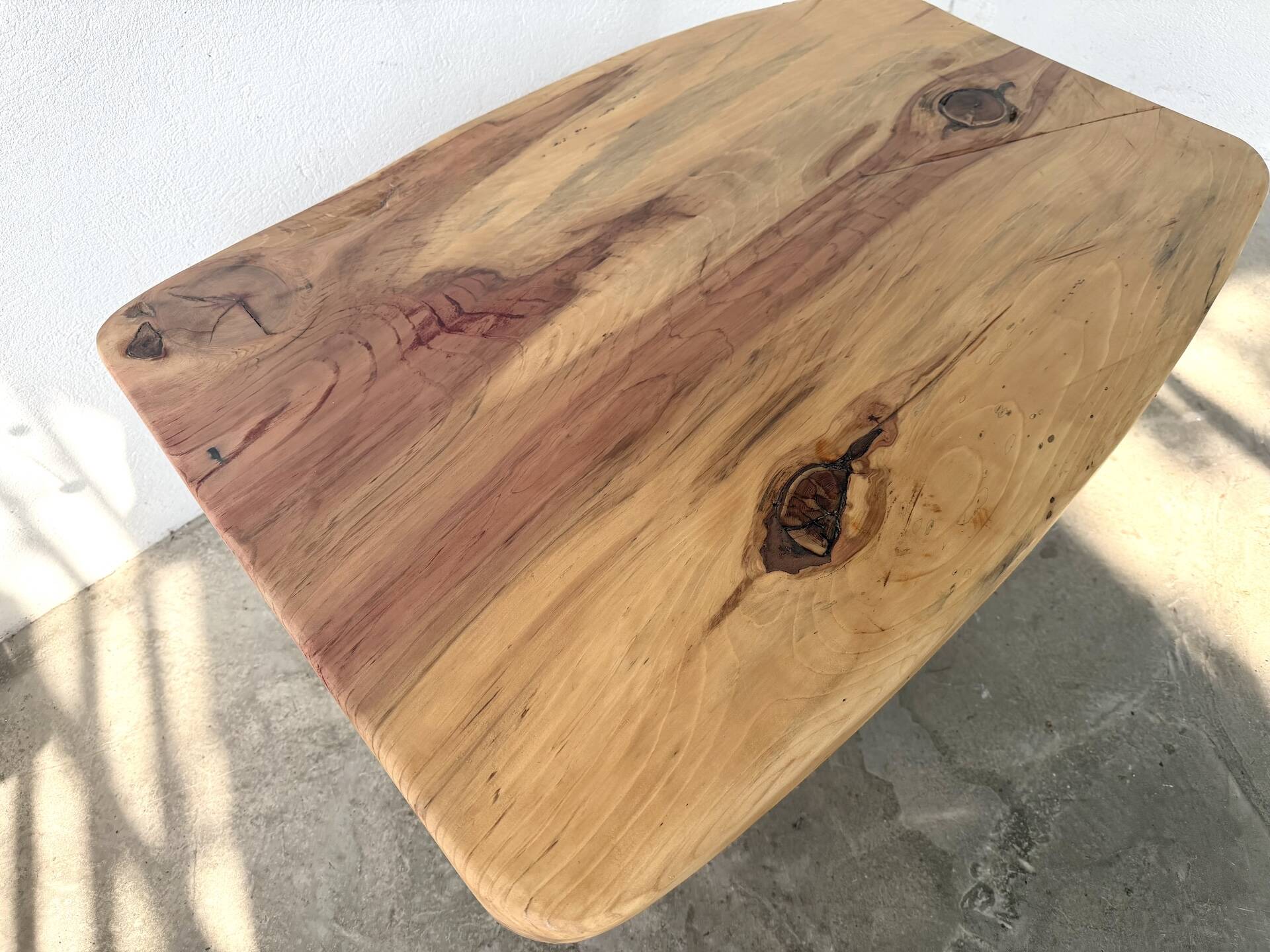 Organic brutalist coffee table in solid cedar, trunk pedestal, 1970s.