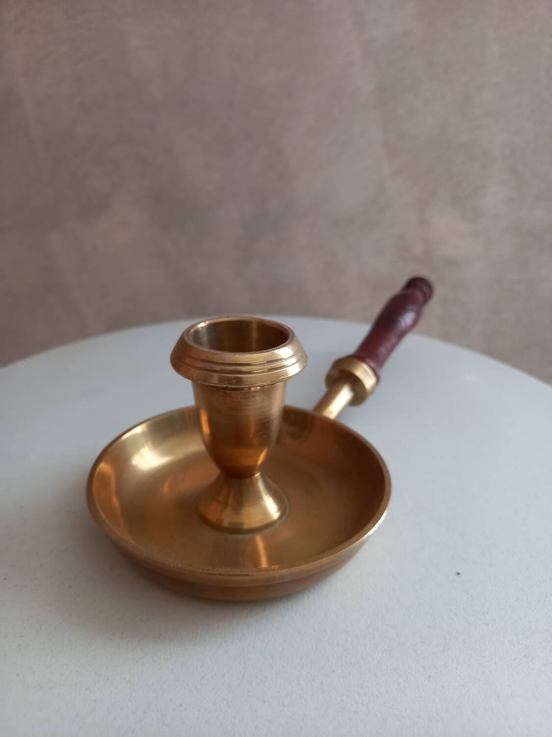 Hand candle holder