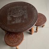 Coffee table and 2 stools in wood and embossed leather