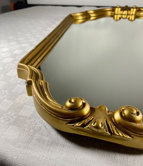 Hexagonal mirror in gilded wood